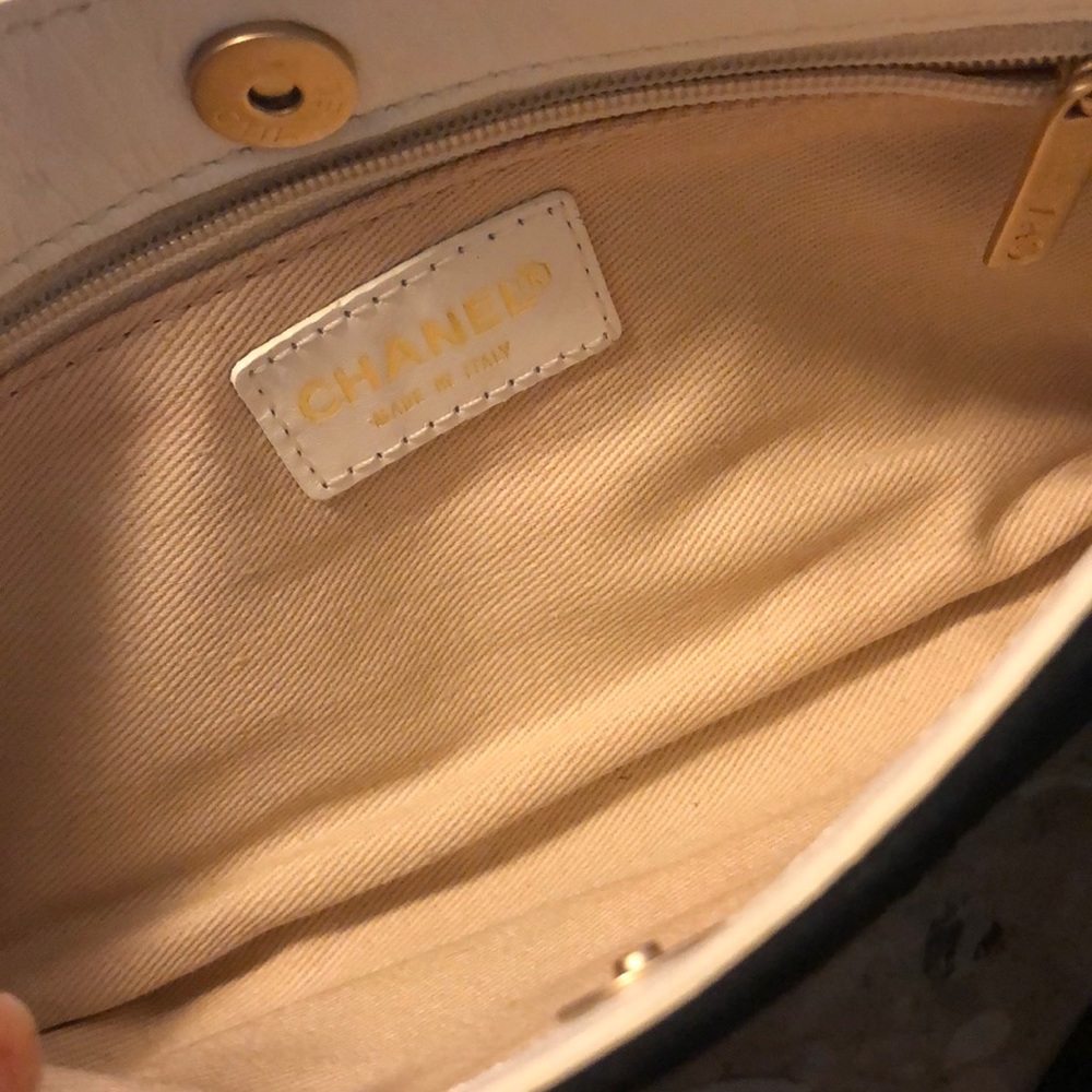 Chanel Handbag - Picture 5 of 8